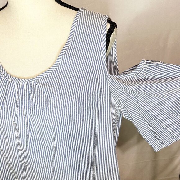 Vanilla Bay Blue White Striped Seersucker Cold-Shoulder Top Tunic Size L - Picture 5 of 7